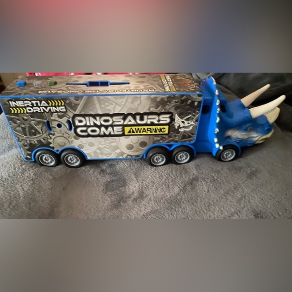 Dinosaur Storage Car - Picture 2 of 3
